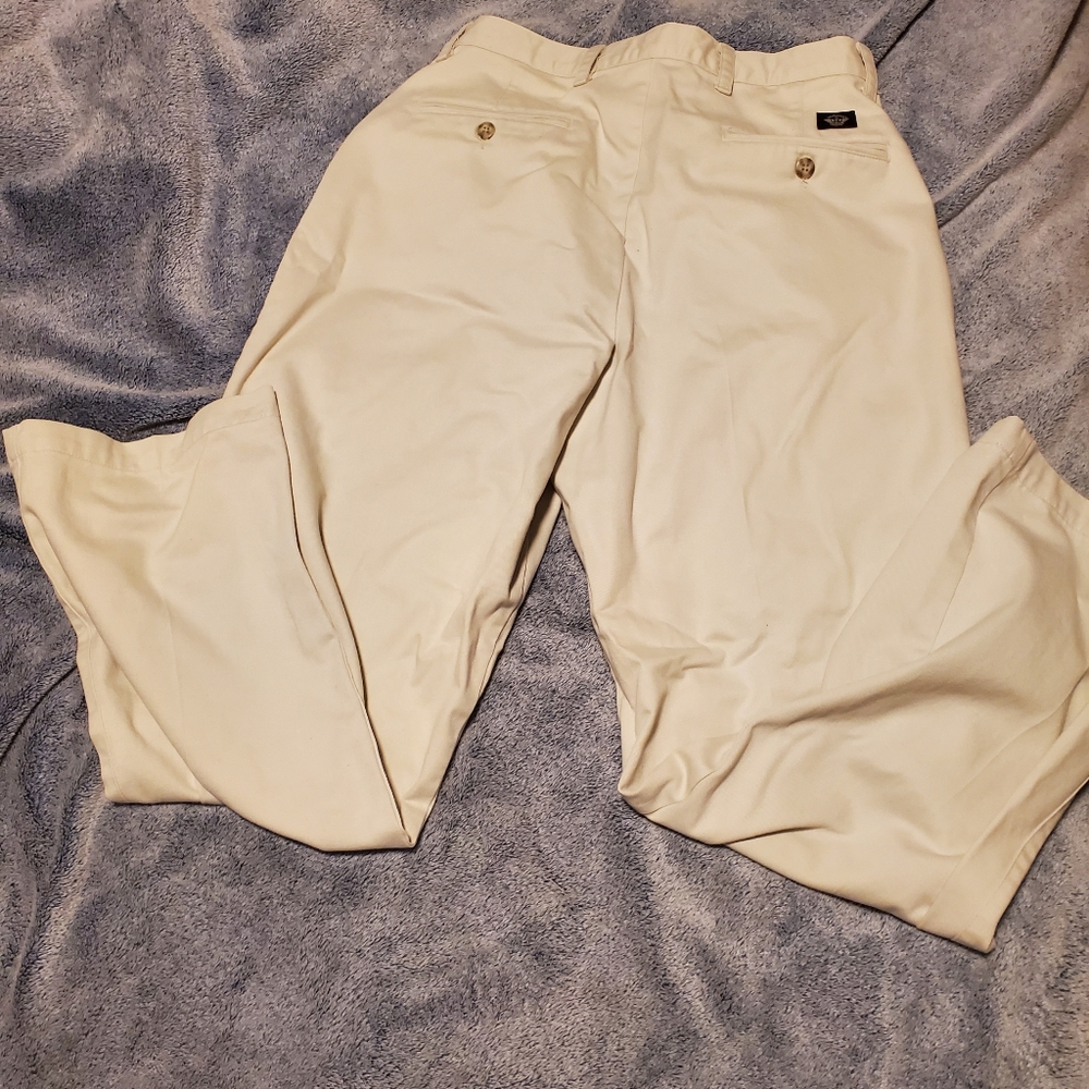 Dockers - Picture 2 of 4